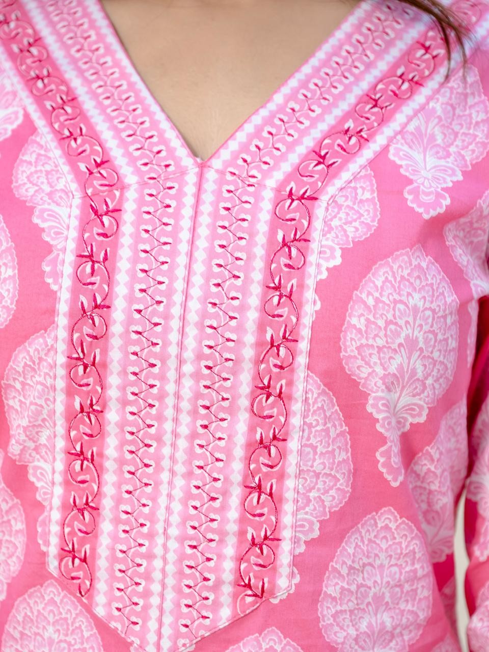 Pink Gamthi Print Kurti Pant And Dupatta Set